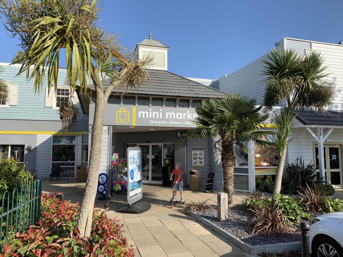 Club Tropicana Poole Eksteriør bilde