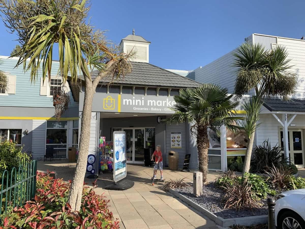 Club Tropicana Poole Eksteriør bilde